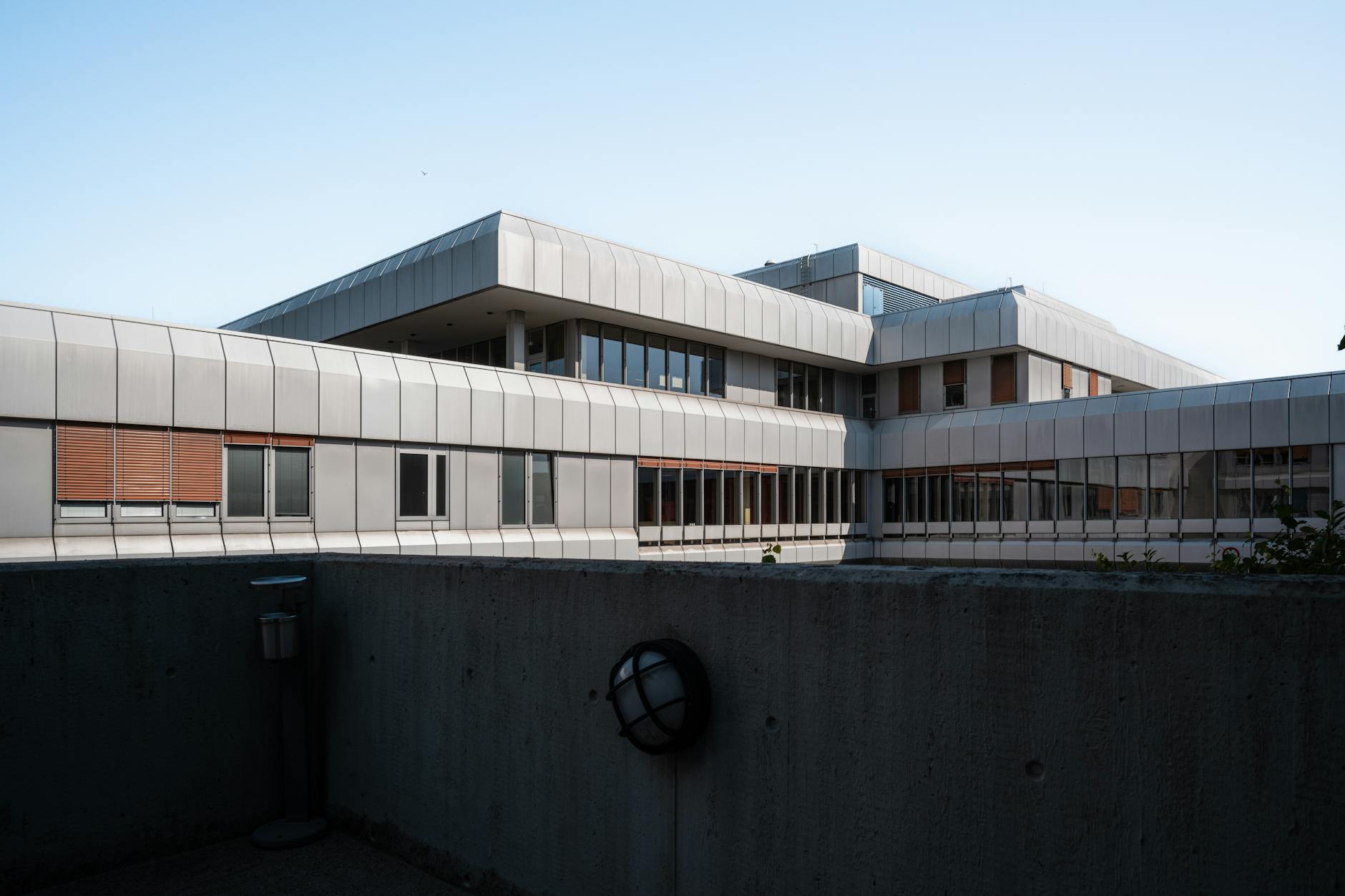 Asbestos Exposure at Dwight D. Eisenhower VA Medical Center — Leavenworth, Kansas: What Workers and Tradesmen Need to Know